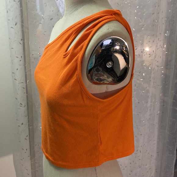 One shoulder crop top. - Picture 2 of 5